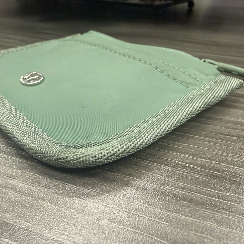 Lululemon True Identity Card Case One Size Gray Eucalyptus - Pre-owned  - Picture 6 of 12